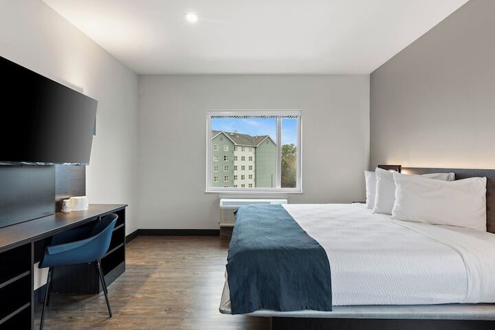 Room 9 of 37
