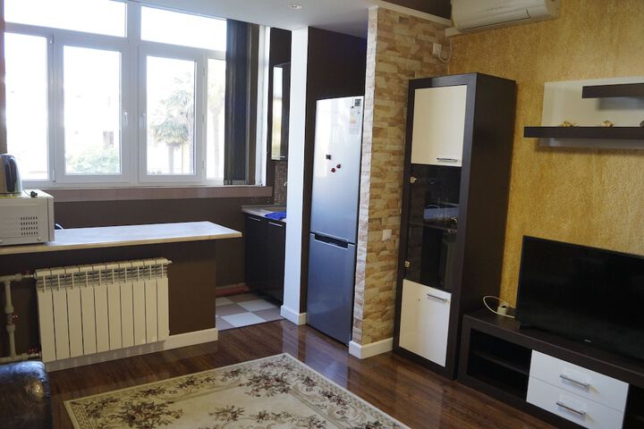 Room 6 of 8
