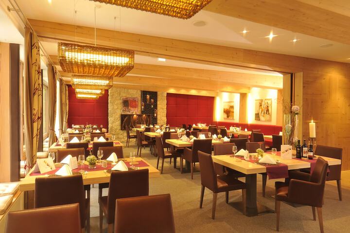 Dining 41 of 57