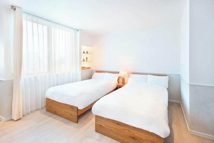 Room 4 of 24