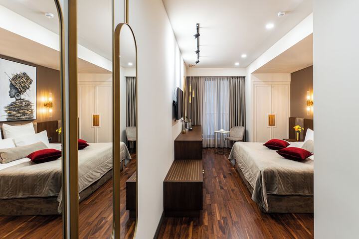 Room 7 of 32