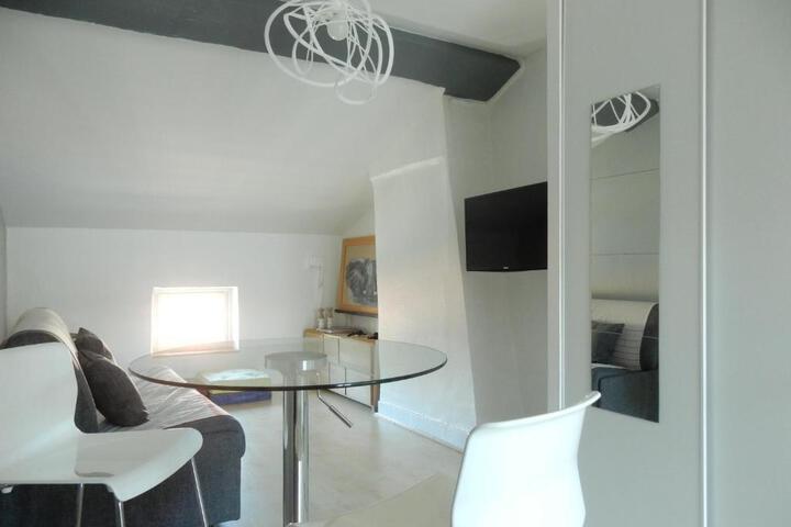 Room 3 of 12