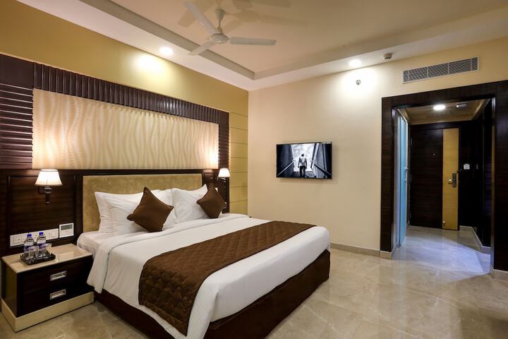 Room 6 of 22