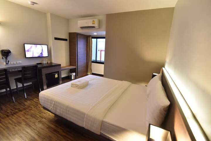 Room 10 of 50