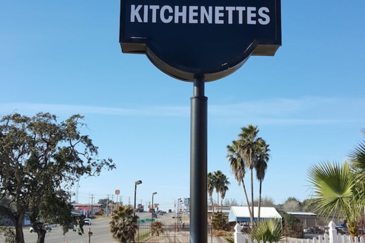 Executive Inn & Suites