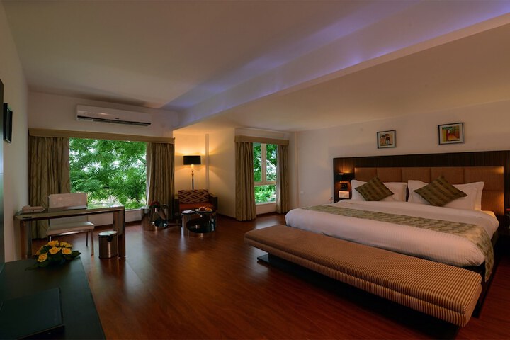 Room 10 of 33
