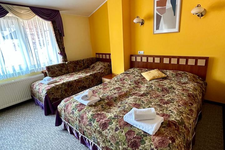 Room 27 of 44