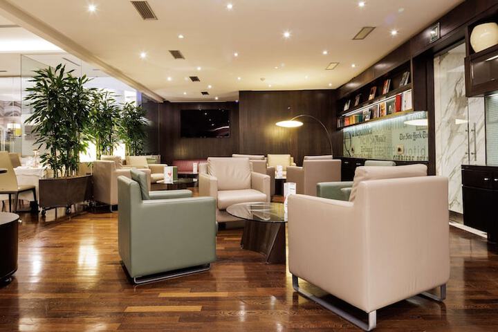 Lounge 68 of 74