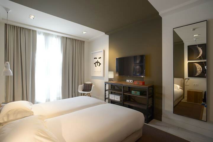 Room 10 of 86