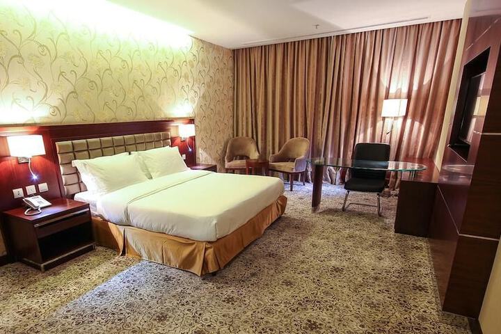 Room 14 of 37