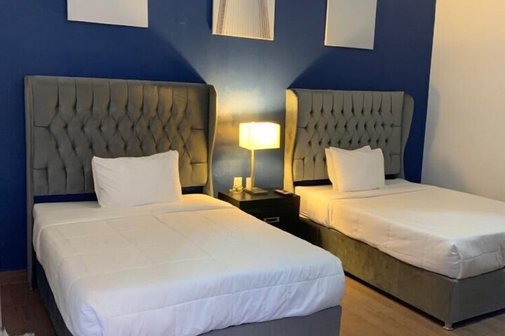 Room 15 of 37