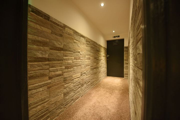 Ballroom/Hall 25 of 28