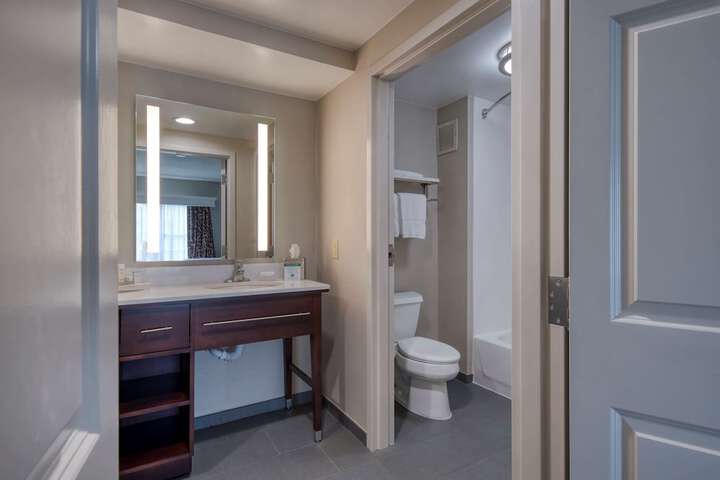 2 Queen Beds 1 Bedroom Suite (31 of 52)
