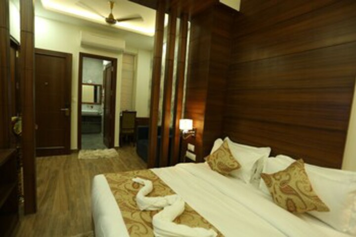 Room 19 of 28