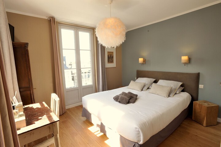 Room 8 of 35