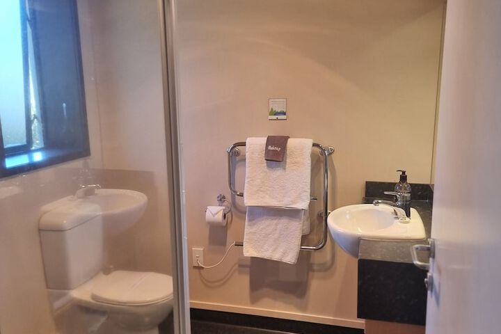 Room 3 of 43