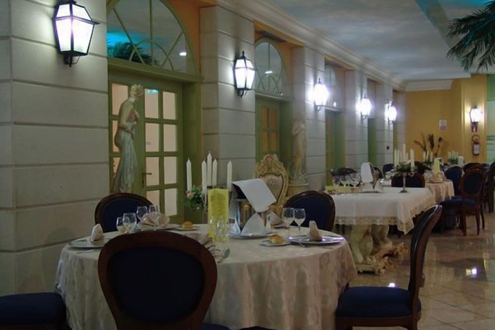 Dining 38 of 133