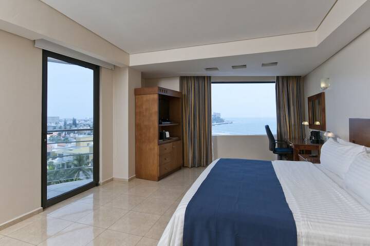 Room 5 of 81