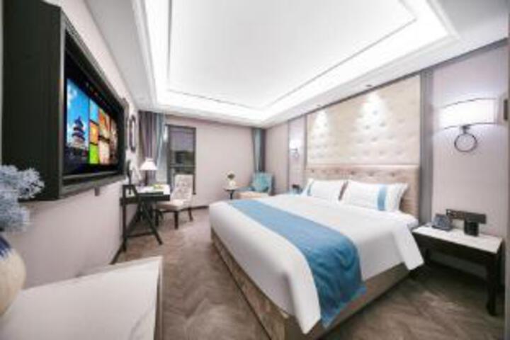 Room 9 of 10