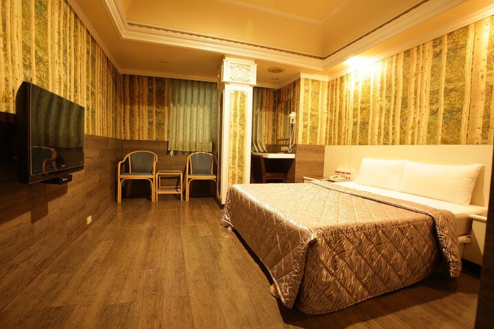 Room 10 of 27