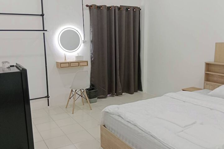 Room 10 of 17