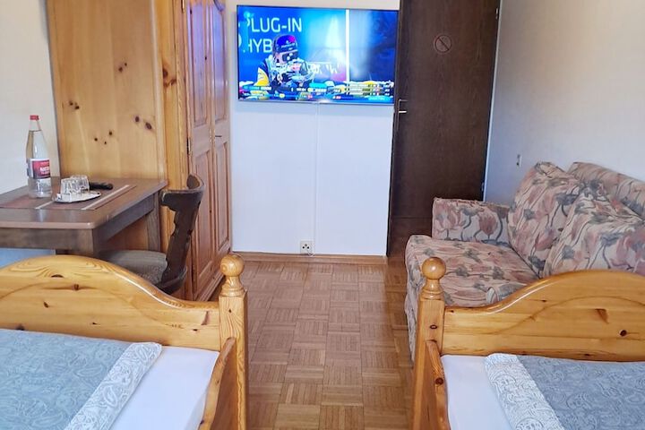Room 12 of 19