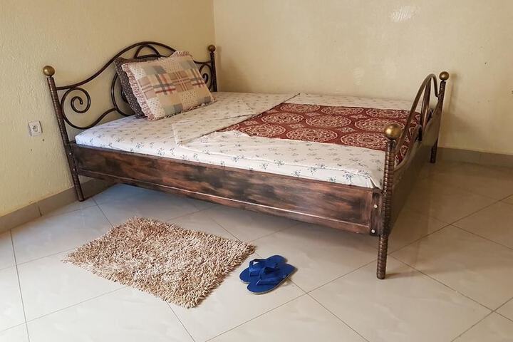 Room 6 of 18