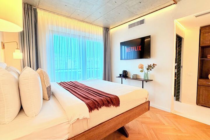 Room 82 of 175