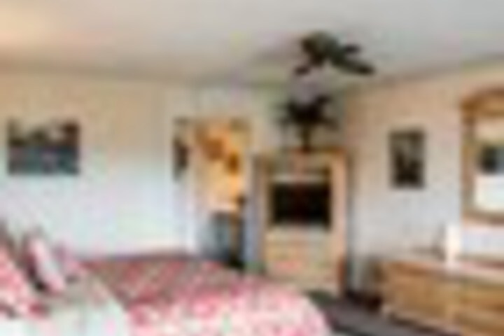 Room 53 of 243