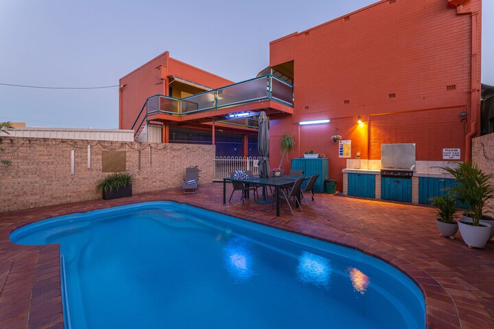 Pool 30 of 43