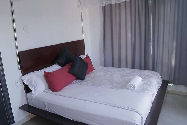 Room 13 of 34