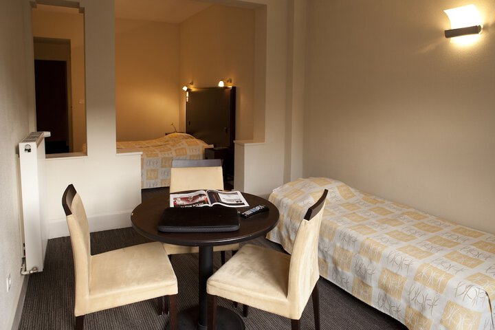 Room 21 of 34