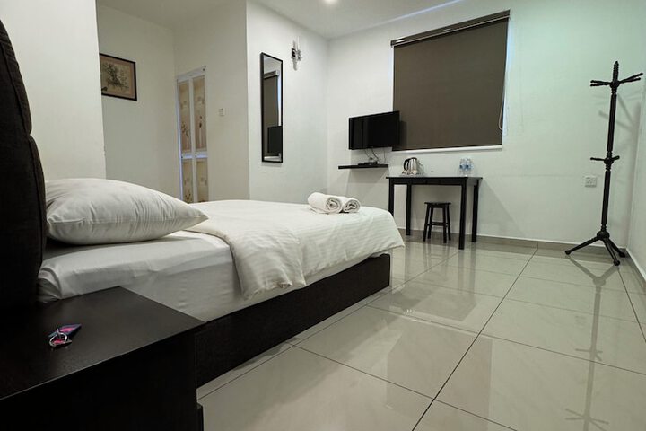 Room 12 of 33