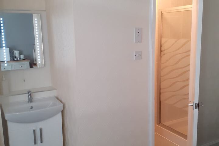 Room 5 of 28
