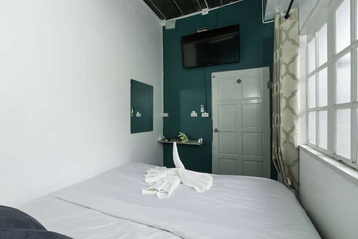 Room 17 of 38