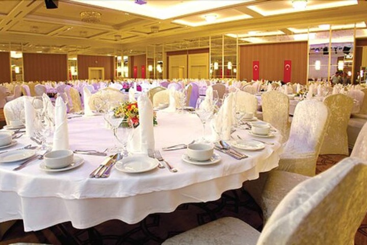 Ballroom/Hall 43 of 62