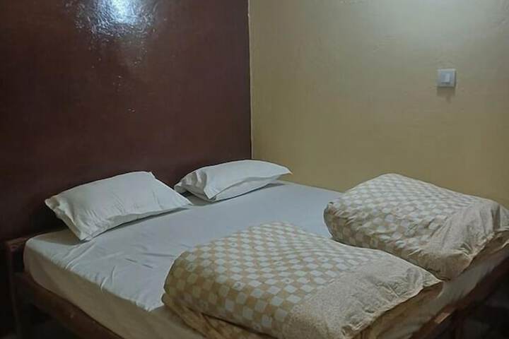 Room 6 of 16