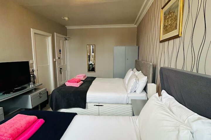 Room 12 of 30