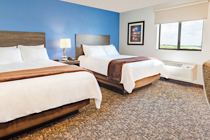 2 Queen Bed Hearing Impaired (7 of 8)