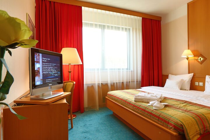 Room 8 of 81