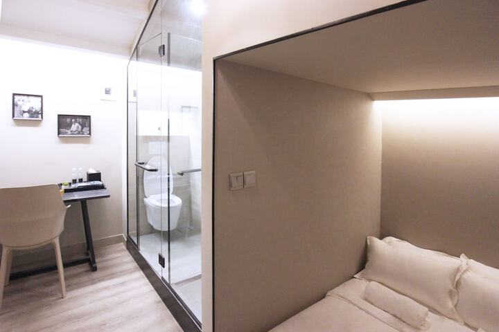 Room 16 of 85