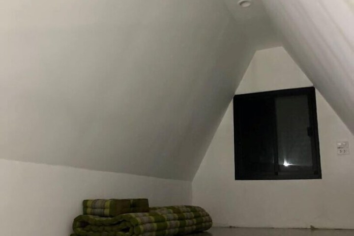 Room 9 of 47