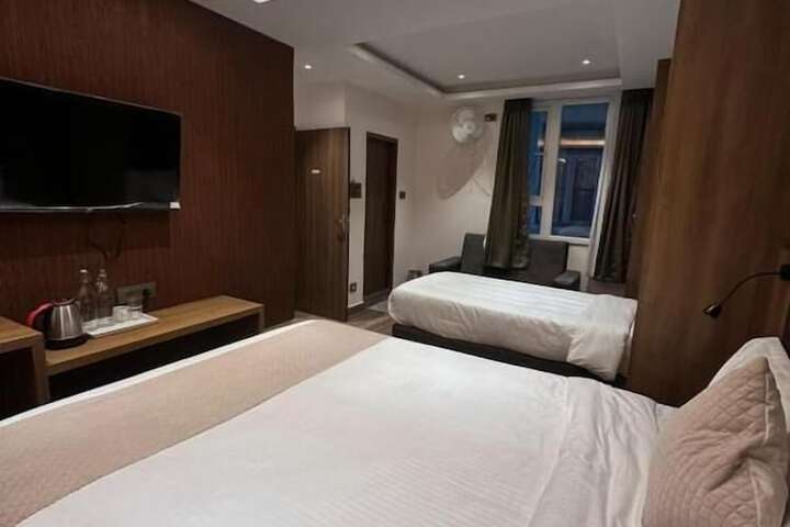 Room 18 of 32