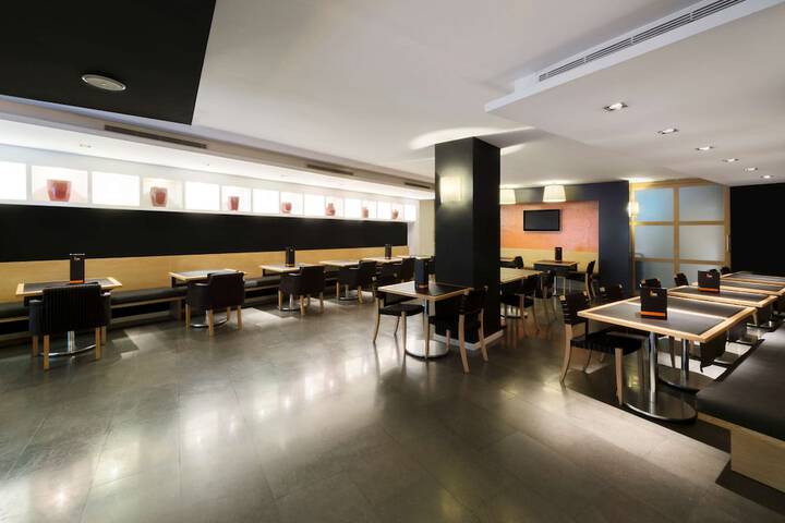 Lounge 67 of 82