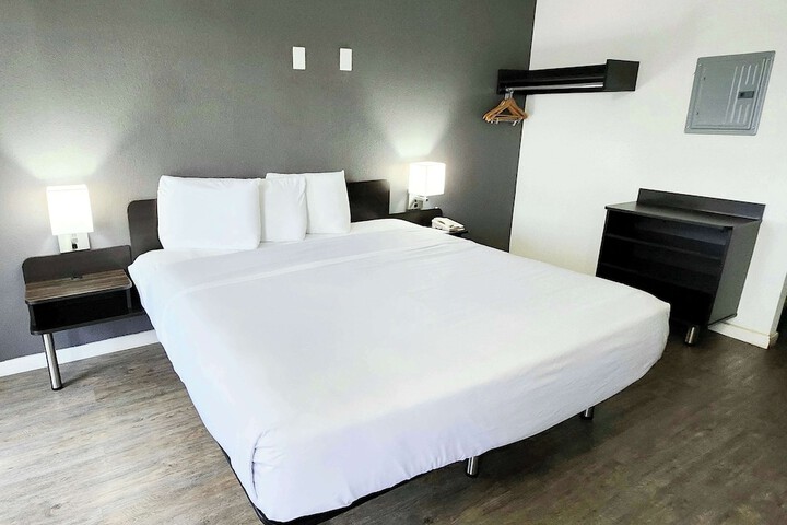 Room 8 of 24