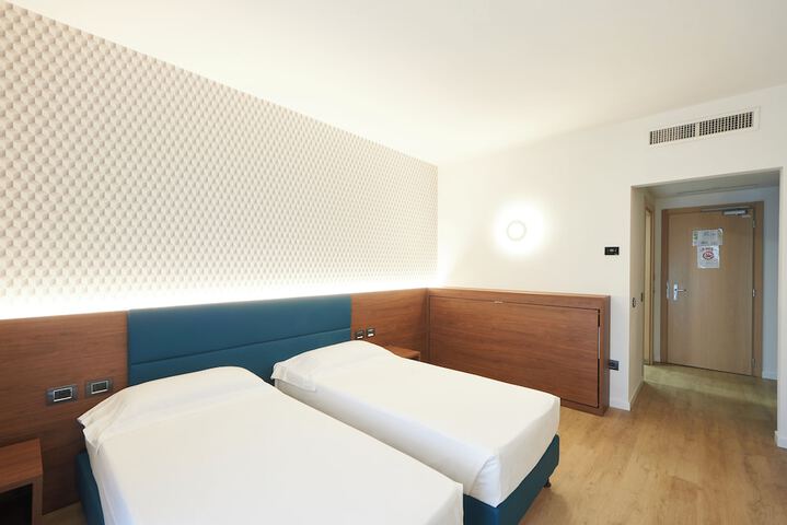 Room 25 of 70
