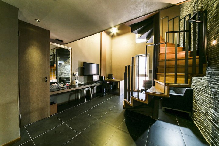 Room 45 of 95