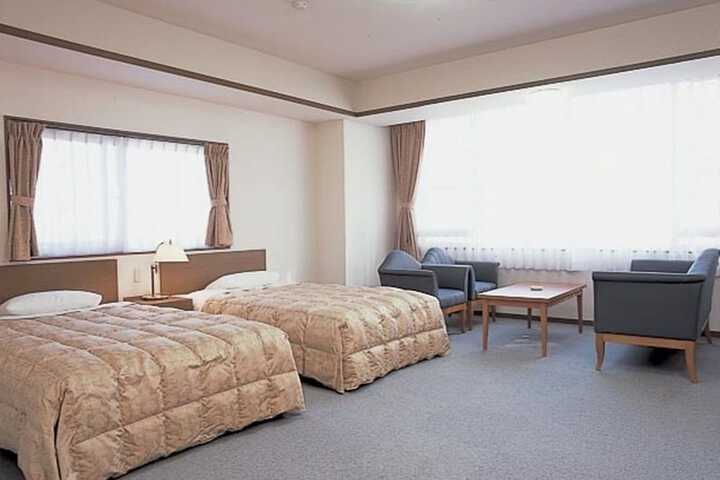 Room 6 of 33