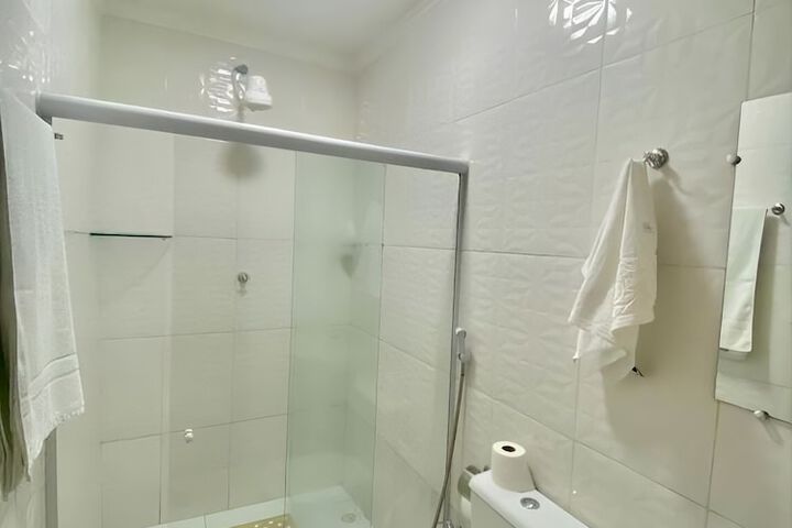 Room 10 of 14