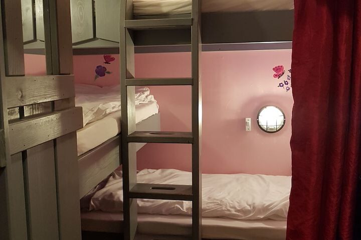 Room 12 of 83